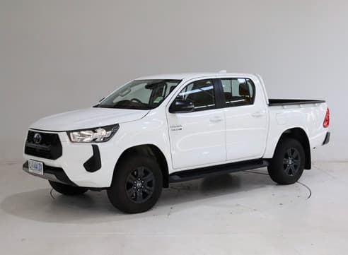 White Toyota Hilux gallery photo 1